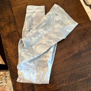 Lululemon camo leggings size 2